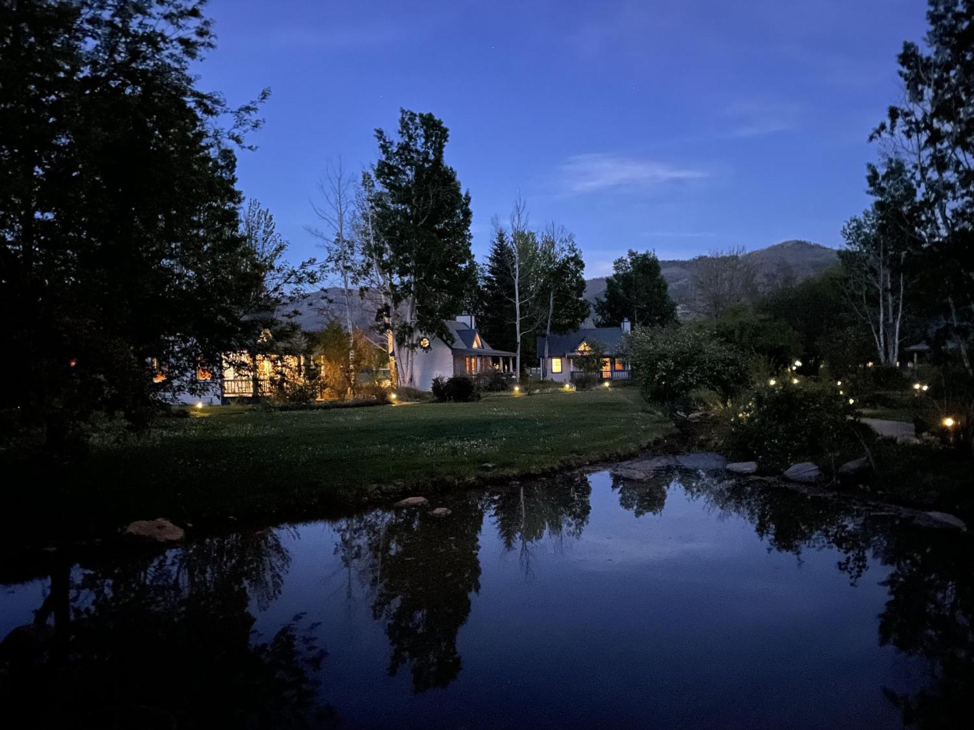 Apple Orchard Inn Hermosa Eksteriør billede